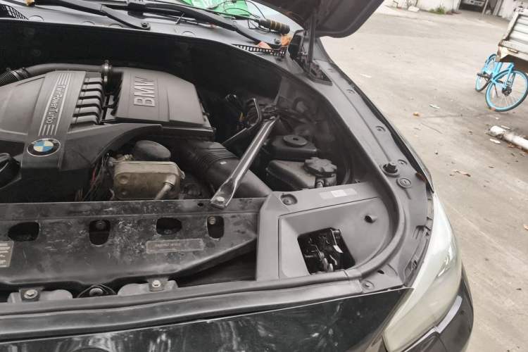 Used BMW 5 Series GT 2010 535i Leading Model Engine Bay Left