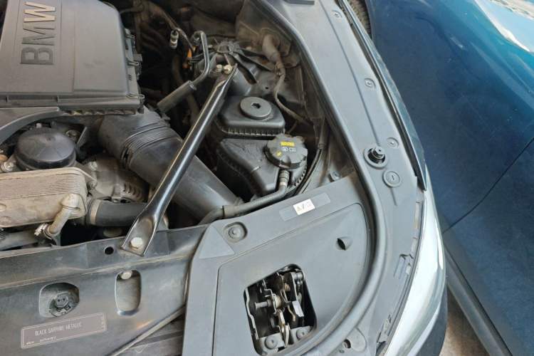 Used BMW 5 Series GT 2010 535i Leading Model Engine Bay Left