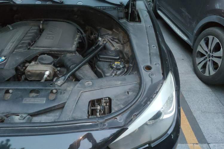 Used BMW 5 Series GT 2010 535i Leading Model Engine Bay Left