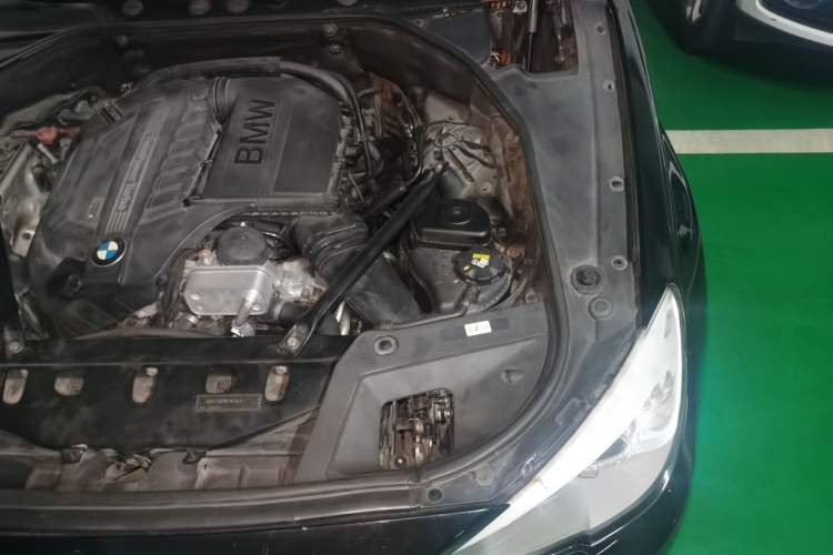 Used BMW 5 Series GT 2010 535i Leading Model Engine Bay Left