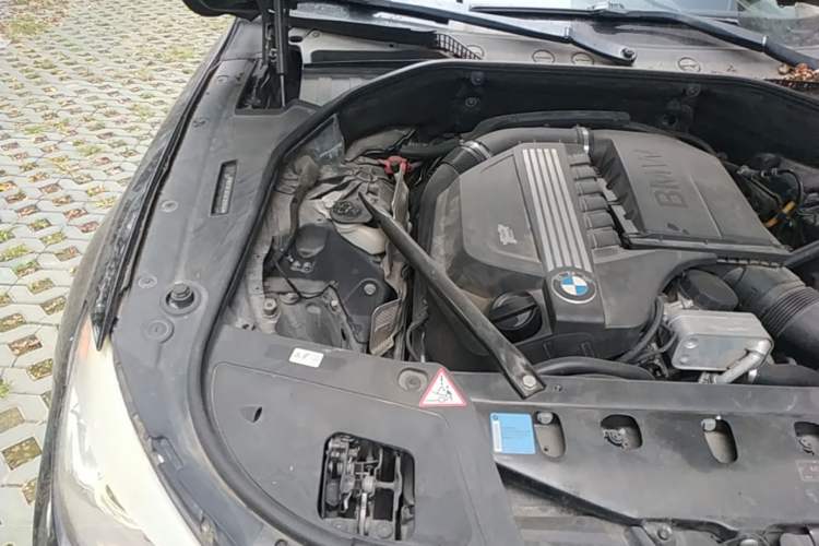Used BMW 5 Series GT 2010 535i Luxury Edition Engine Bay Right