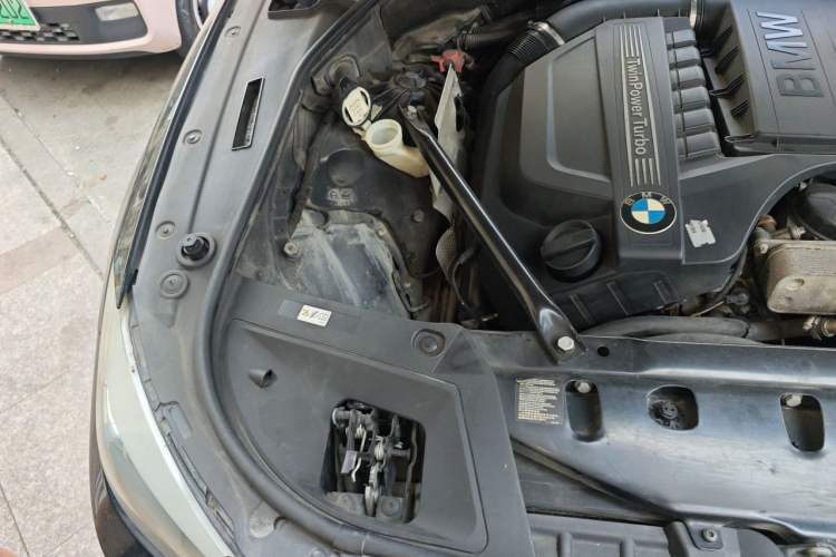 Used BMW 5 Series GT 2010 535i Leading Model Engine Bay Right