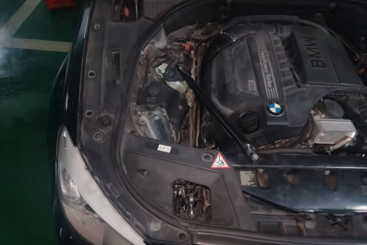 Used BMW 5 Series GT 2010 535i Leading Model Engine Bay Right
