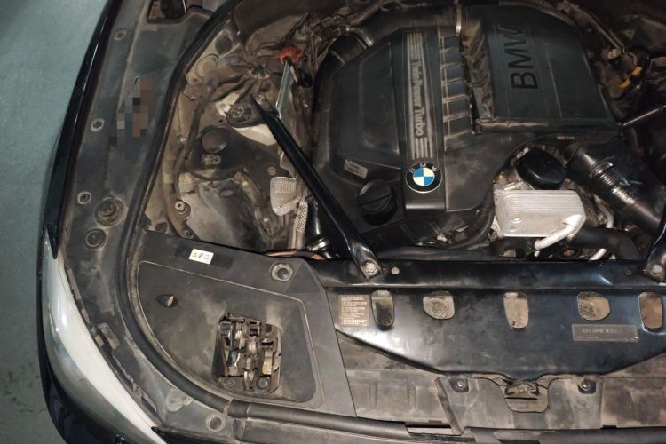 Used BMW 5 Series GT 2010 535i Leading Model Engine Bay Right