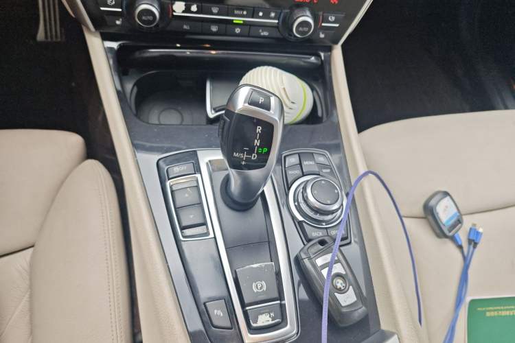 Used BMW 5 Series GT 2010 535i Luxury Edition Gear Lever