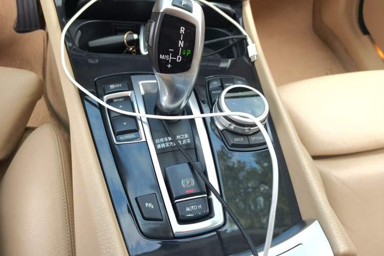 Used BMW 5 Series GT 2010 535i Luxury Edition Gear Lever