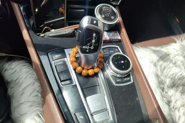 Used BMW 5 Series GT 2010 535i Luxury Edition Gear Lever