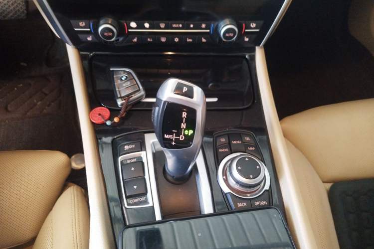 Used BMW 5 Series GT 2010 535i Luxury Edition Gear Lever