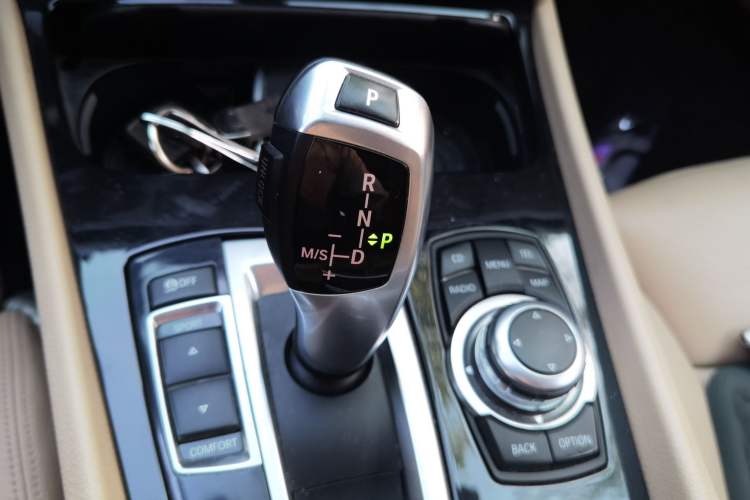 Used BMW 5 Series GT 2010 535i Luxury Edition Gear Lever