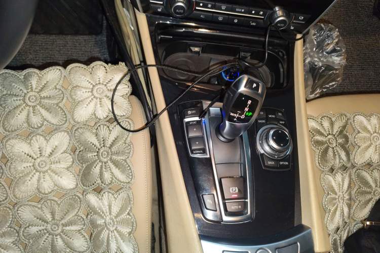 Used BMW 5 Series GT 2010 535i Luxury Edition Gear Lever