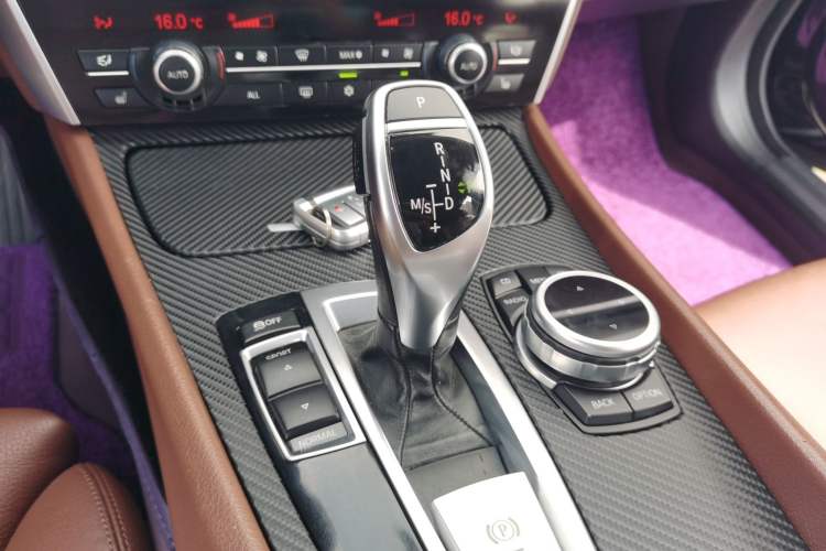 Used BMW 5 Series GT 2010 535i Luxury Edition Gear Lever