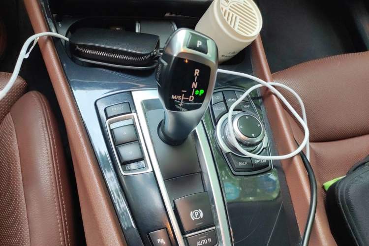 Used BMW 5 Series GT 2010 535i Luxury Edition Gear Lever