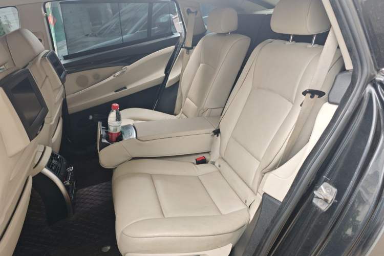 Used BMW 5 Series GT 2010 535i Luxury Edition Left Rear Seat