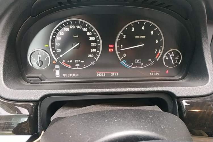 Used BMW 5 Series GT 2010 535i Luxury Edition Odometer Close Up