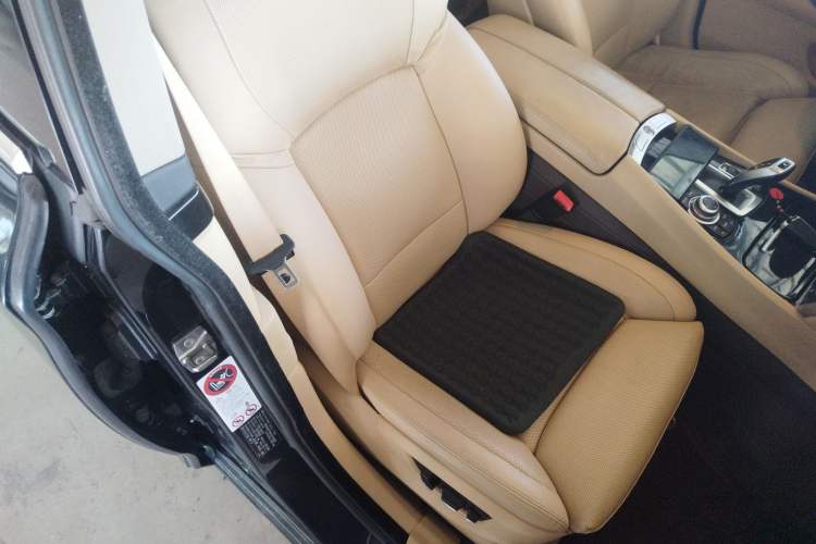 Used BMW 5 Series GT 2010 535i Luxury Edition Right Front Seat