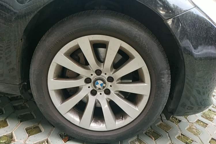 Used BMW 5 Series GT 2010 535i Luxury Edition Right Front Wheel Hub