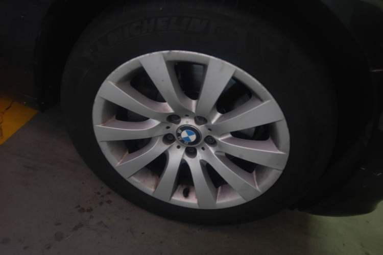 Used BMW 5 Series GT 2010 535i Leading Model Right Front Wheel Hub