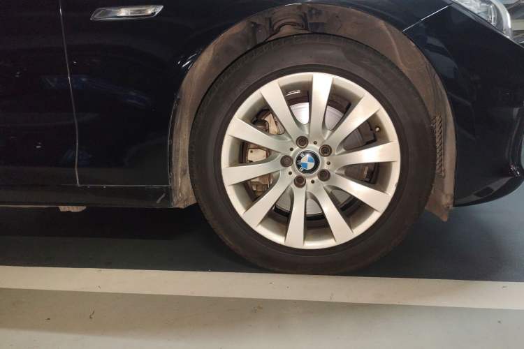 Used BMW 5 Series GT 2010 535i Luxury Edition Right Front Wheel Hub