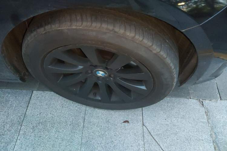 Used BMW 5 Series GT 2010 535i Leading Model Right Front Wheel Hub