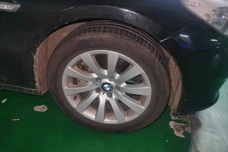 Used BMW 5 Series GT 2010 535i Leading Model Right Front Wheel Hub