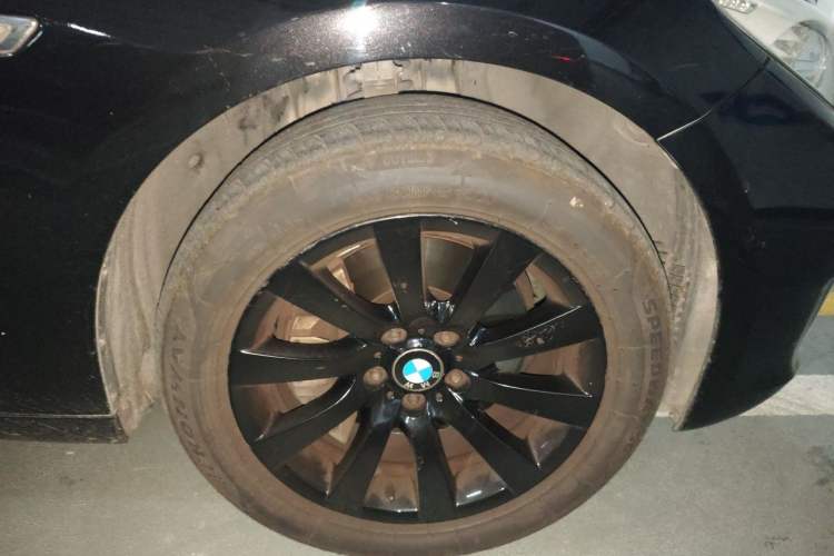 Used BMW 5 Series GT 2010 535i Leading Model Right Front Wheel Hub