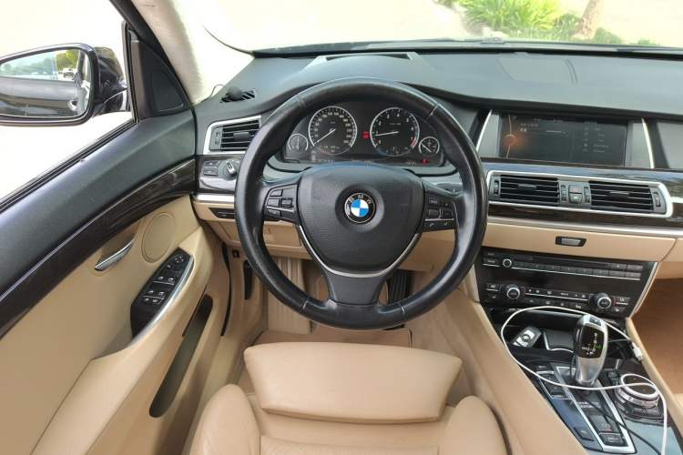 Used BMW 5 Series GT 2010 535i Luxury Edition Steering Wheel