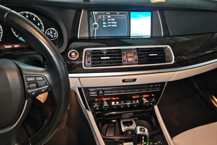 Used BMW 5 Series GT 2010 535i Luxury Edition Audio And AC Panel