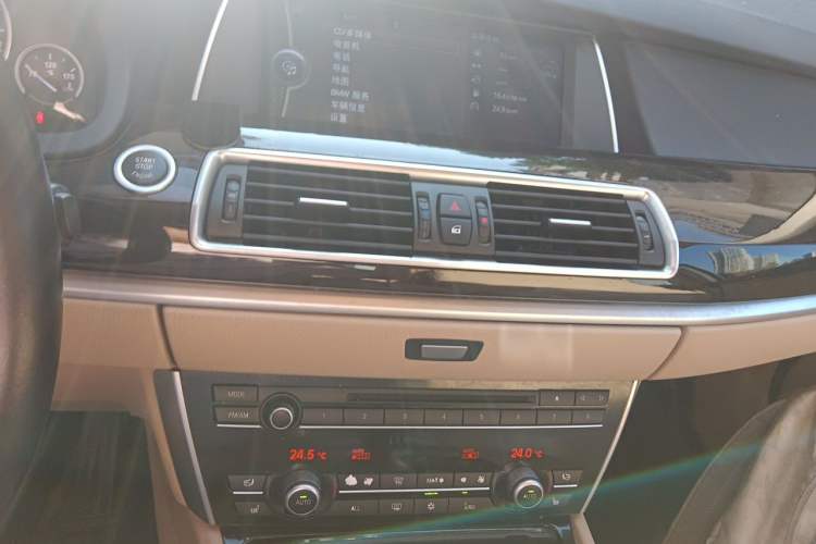Used BMW 5 Series GT 2010 535i Luxury Edition Audio And AC Panel
