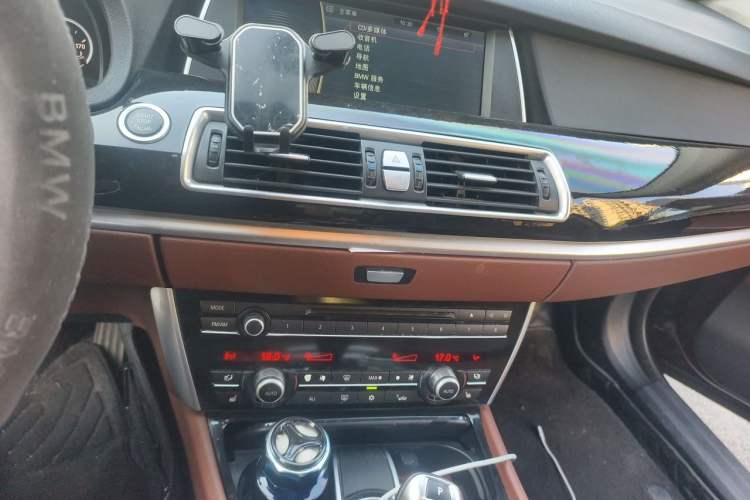 Used BMW 5 Series GT 2010 535i Leading Model Audio And AC Panel