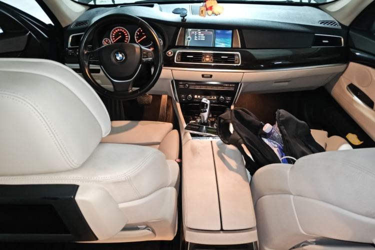 Used BMW 5 Series GT 2010 535i Luxury Edition Center Console