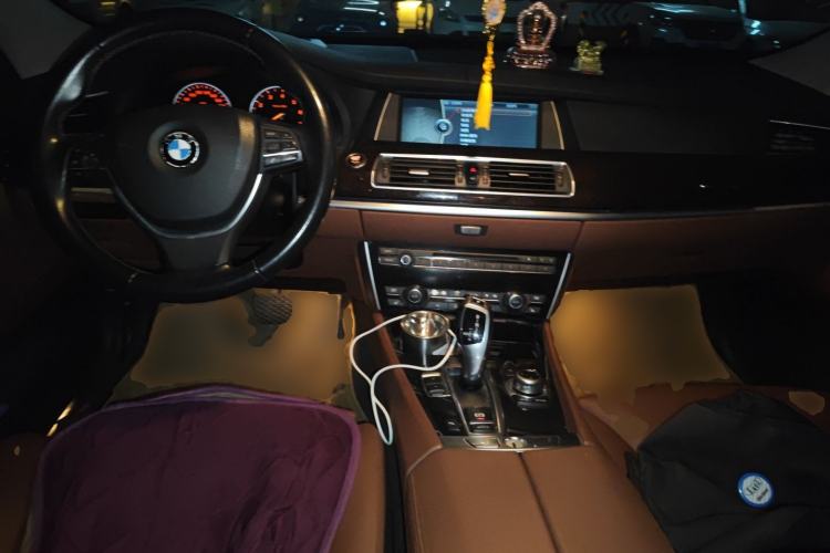 Used BMW 5 Series GT 2010 535i Luxury Edition Center Console