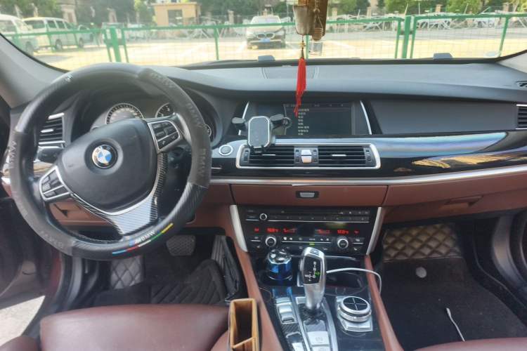 Used BMW 5 Series GT 2010 535i Leading Model Center Console