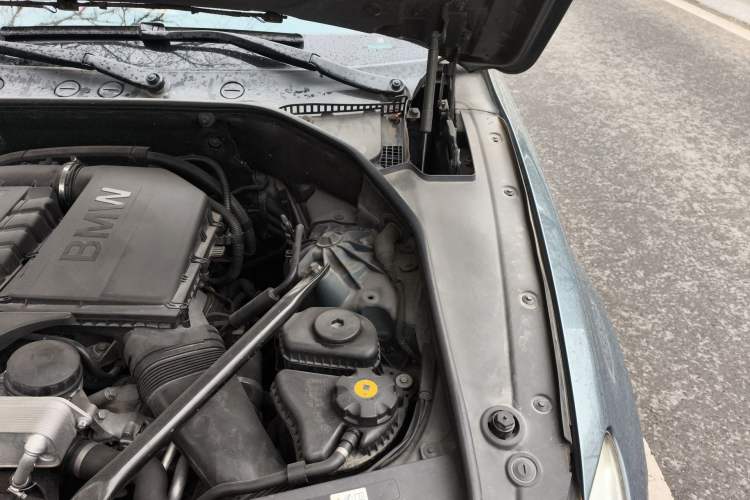 Used BMW 5 Series GT 2010 535i Luxury Edition Engine Bay Left