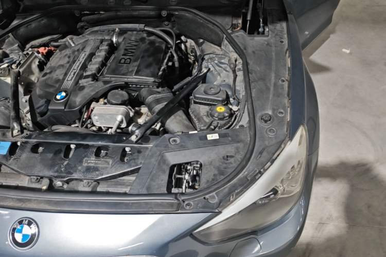 Used BMW 5 Series GT 2010 535i Luxury Edition Engine Bay Left