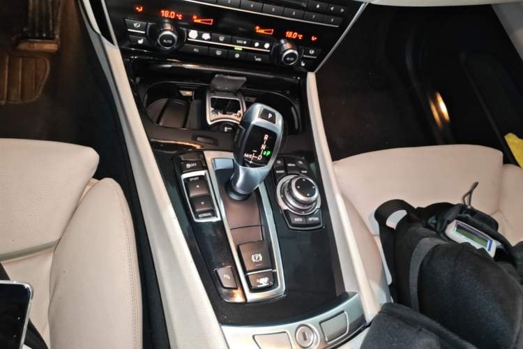 Used BMW 5 Series GT 2010 535i Luxury Edition Gear Lever