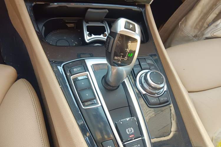 Used BMW 5 Series GT 2010 535i Luxury Edition Gear Lever
