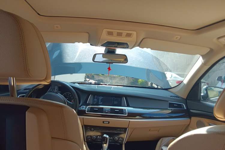 Used BMW 5 Series GT 2010 535i Luxury Edition Headliner