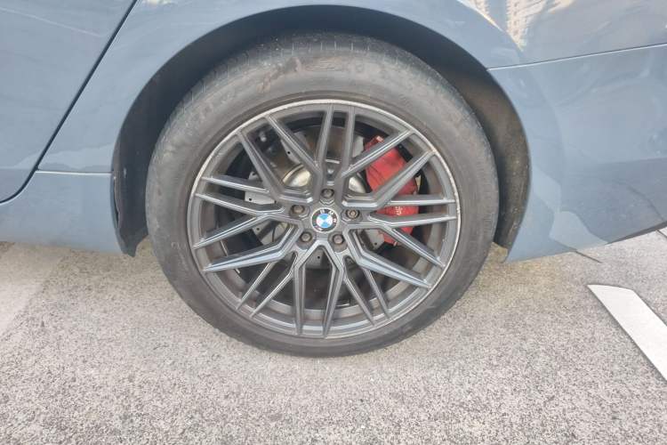 Used BMW 5 Series GT 2010 535i Leading Model Right Front Wheel Hub