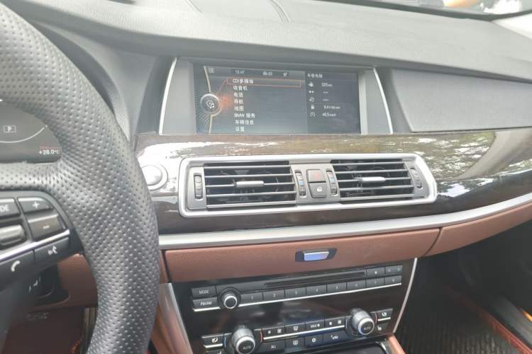 Used BMW 5 Series GT 2010 535i Leading Model Audio And AC Panel