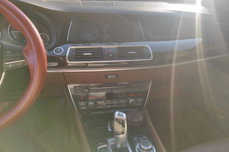 Used BMW 5 Series GT 2010 535i Luxury Edition Audio And AC Panel