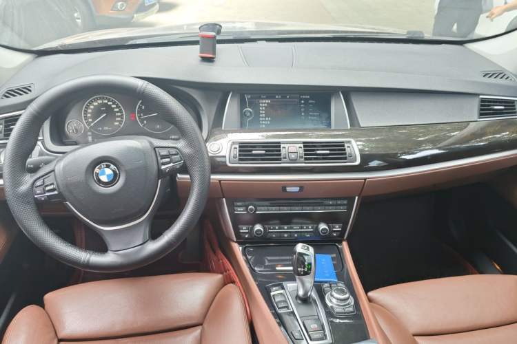 Used BMW 5 Series GT 2010 535i Leading Model Center Console