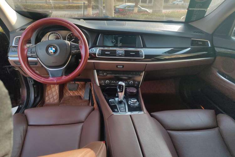 Used BMW 5 Series GT 2010 535i Luxury Edition Center Console