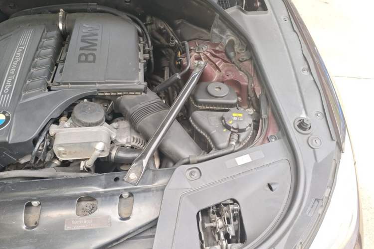 Used BMW 5 Series GT 2010 535i Leading Model Engine Bay Left