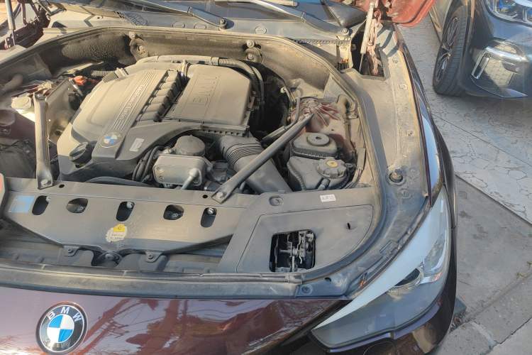 Used BMW 5 Series GT 2010 535i Luxury Edition Engine Bay Left