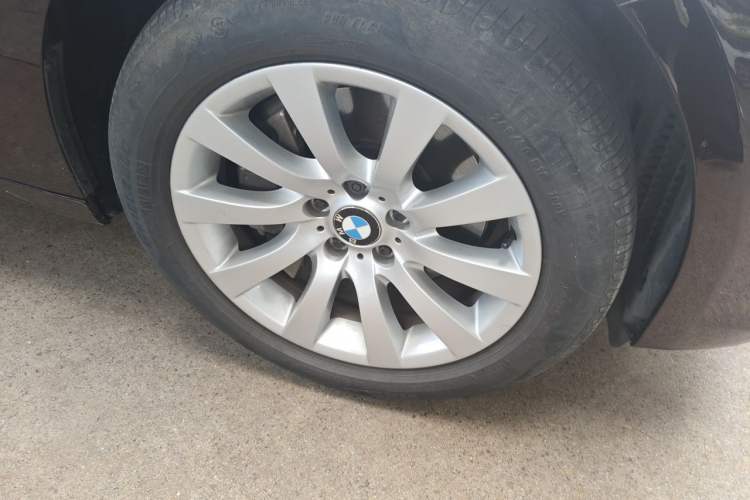 Used BMW 5 Series GT 2010 535i Leading Model Right Front Wheel Hub