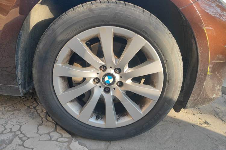 Used BMW 5 Series GT 2010 535i Luxury Edition Right Front Wheel Hub