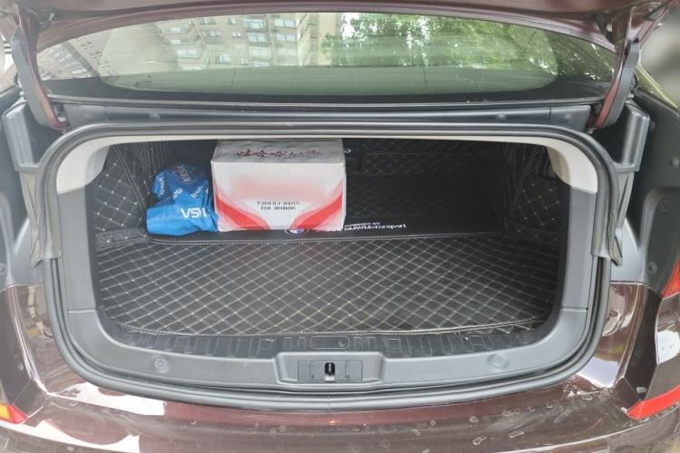 Used BMW 5 Series GT 2010 535i Leading Model Trunk