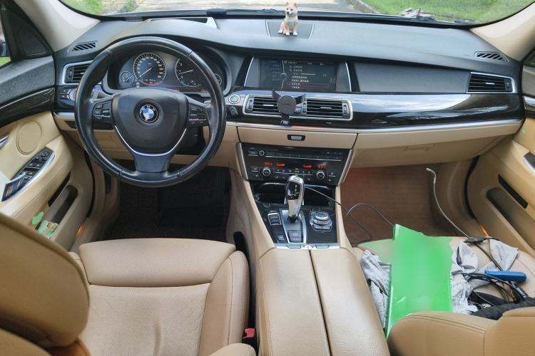 Used BMW 5 Series GT 2010 535i Luxury Edition Center Console