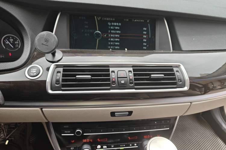 Used BMW 5 Series GT 2010 535i Luxury Edition Audio And AC Panel