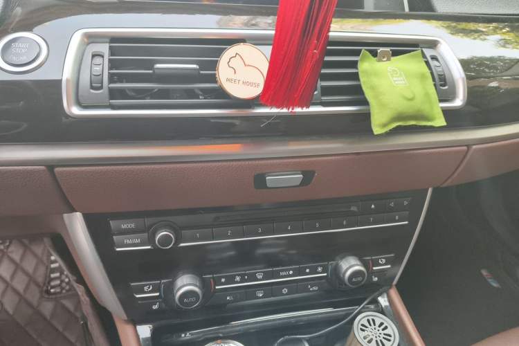 Used BMW 5 Series GT 2010 535i Leading Model Audio And AC Panel